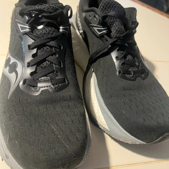 Saucony Triumph 22 size 8.5 - Picture 7 of 9